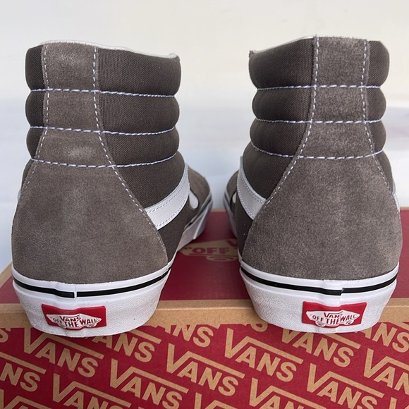 Vans Men’s Sk8-Hi
Color Theory Bungee Cord
VN000CMX9JC US
Sneakers - Picture 13 of 16